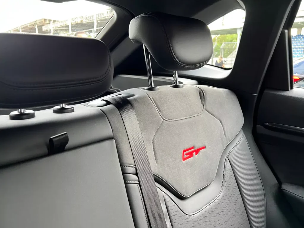 Detalhe em Suede - Banco Passageiro GWM Haval 6 GT